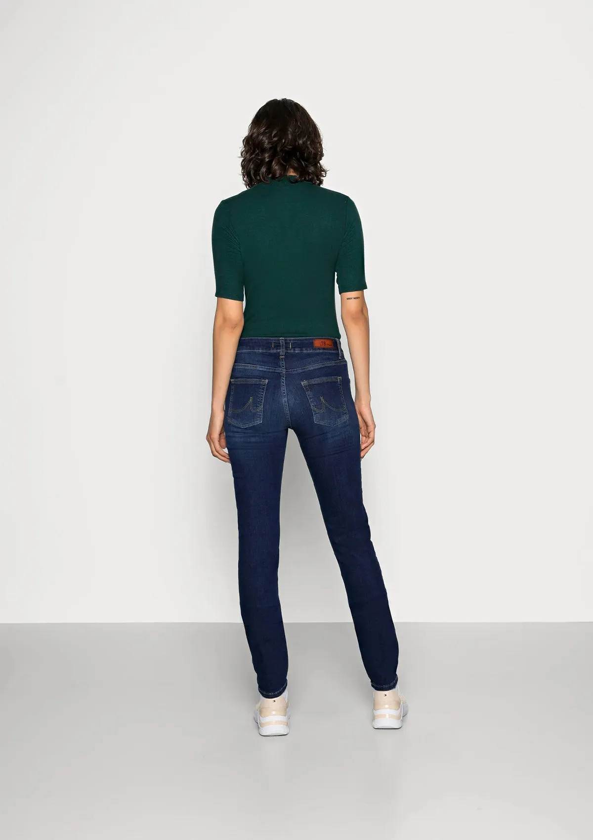 Aspen Y Sian Mid Rise Slim Straight